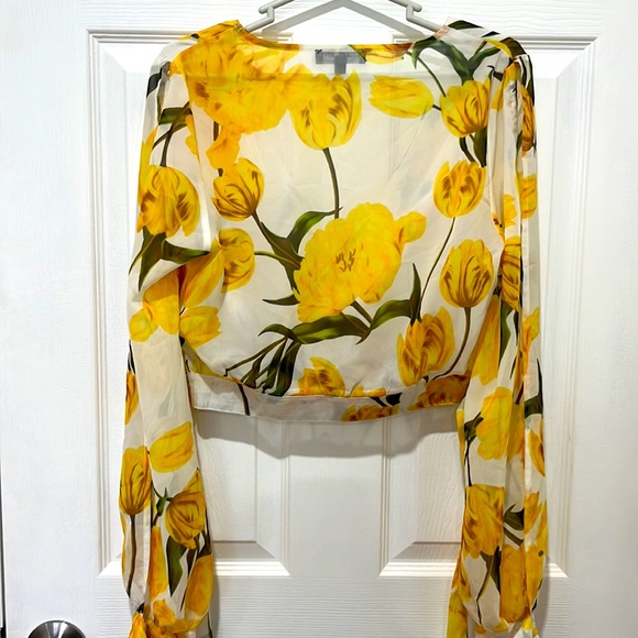 Fashion Nova Tops| Yellow flower crop top| Size:M - Picture 3 of 6